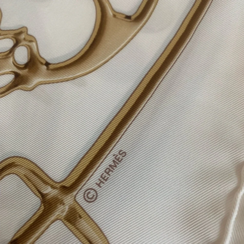 Hermes silk 90cm Cheval Fusion White and Gold Scarf - Picture 3 of 11